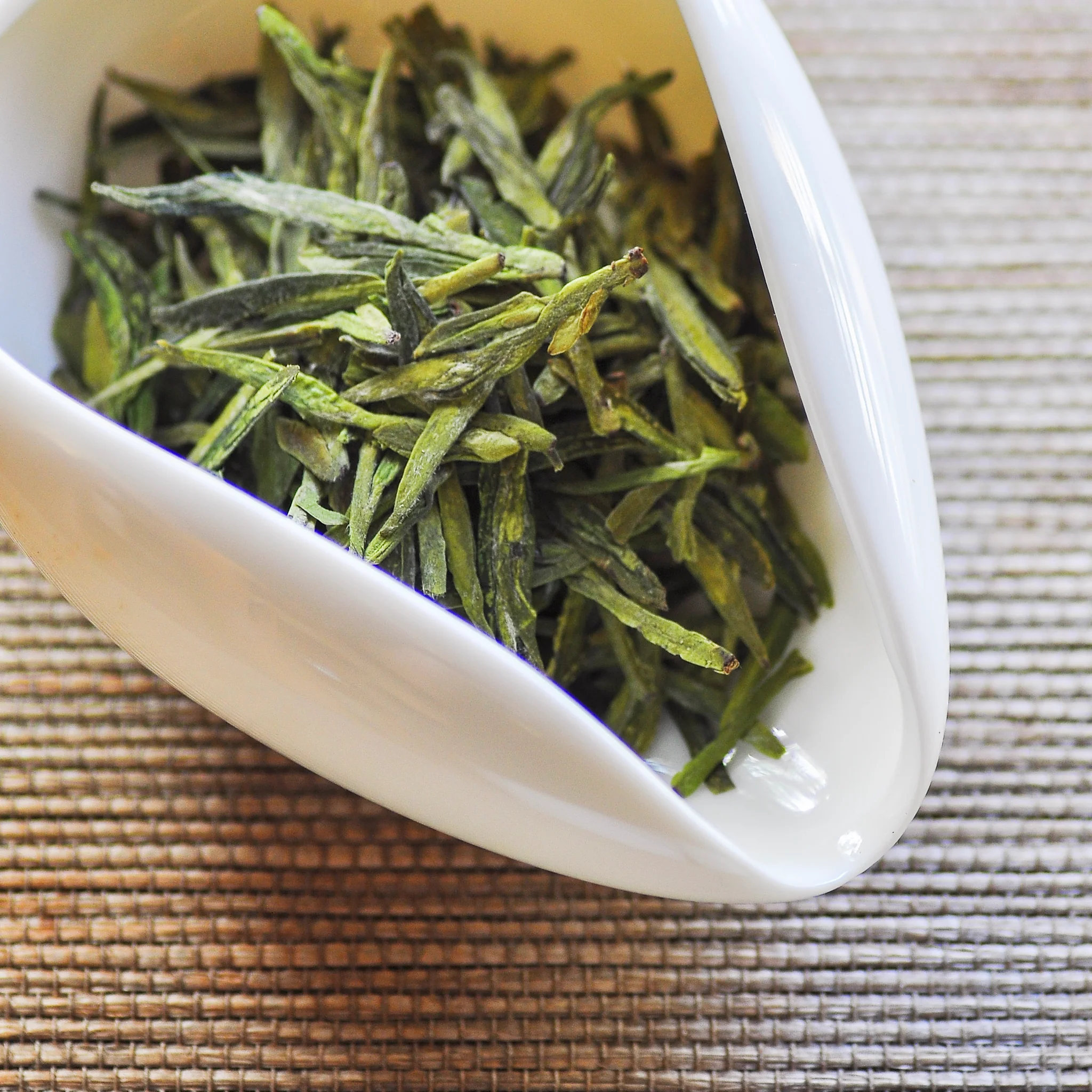 2025 West Lake Dragon Well Long Jing Green Tea - Image 2