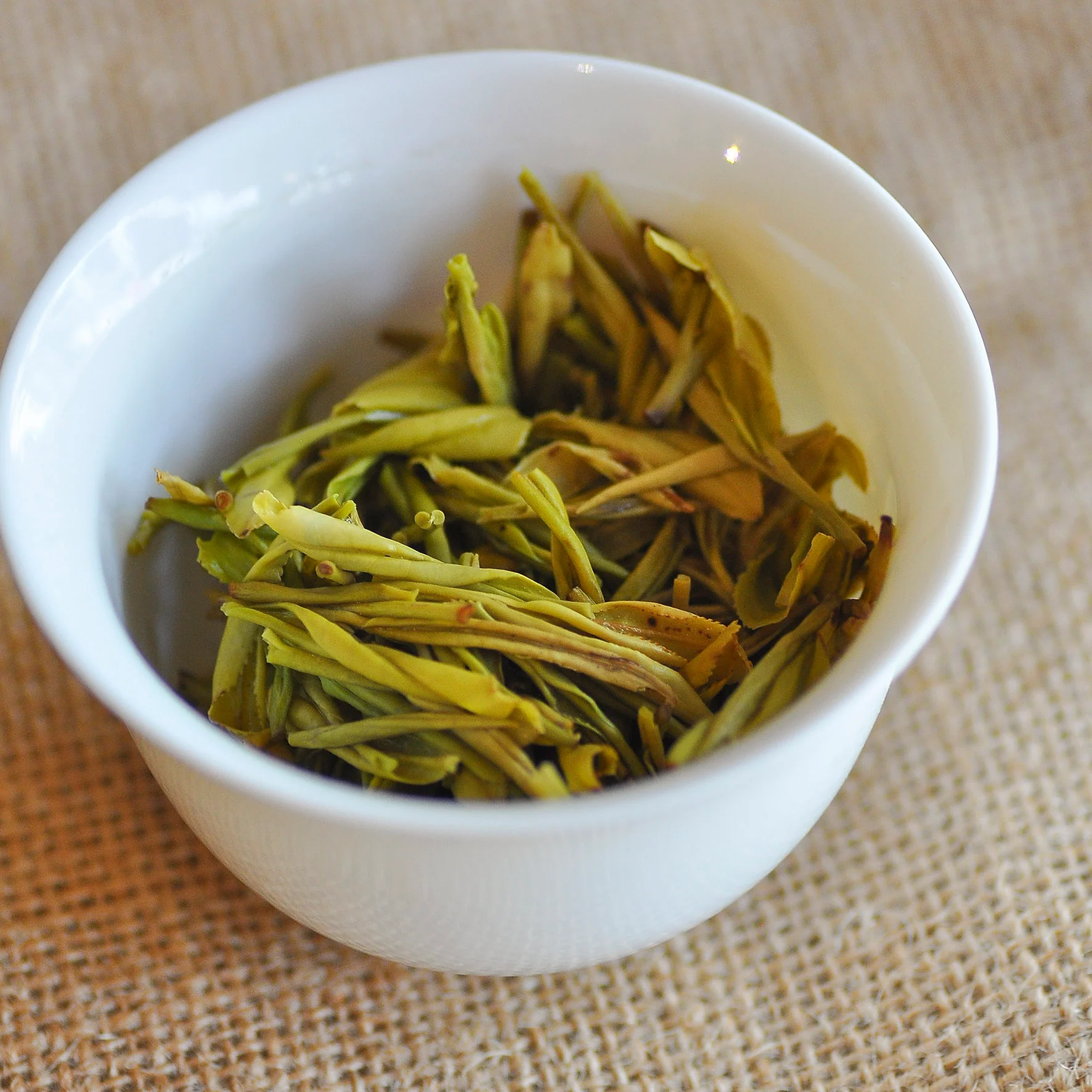 2025 Early Spring HuangJinYa (Golden Buds) Green Tea - Image 2