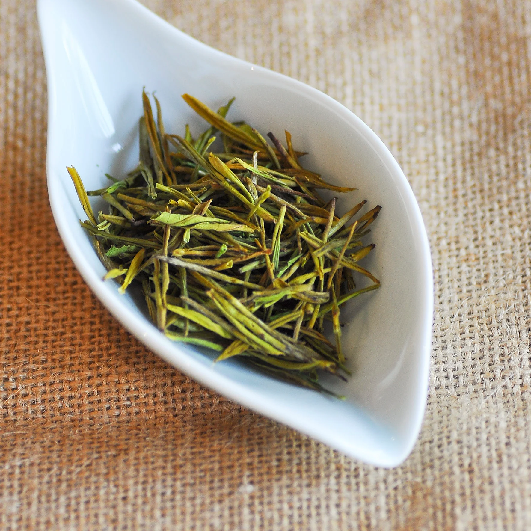 2025 Early Spring HuangJinYa (Golden Buds) Green Tea - Image 3